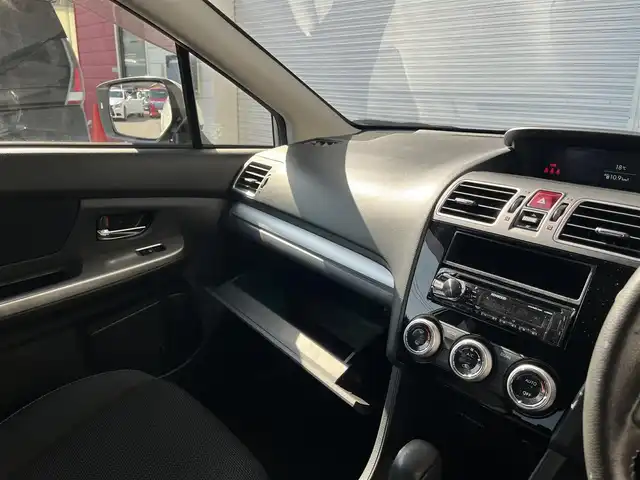 スバル インプレッサ ＸＶ 2．0i－L アイサイト 高知県 2015(平27)年 6.7万km クリスタルホワイトP 社外&CD再生&USB接続/アイサイト/アイドリングストップ/AAC/スマートキー/純正フロアマット/純正17インチアルミホイール/運転席＋助手席エアバッグ/横滑り防止装置/盗難防止装置/衝突被害軽減システム/オートライト/レーンキープアシスト/キセノンヘッドライト