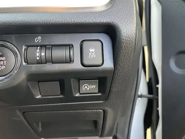 スバル インプレッサ ＸＶ 2．0i－L アイサイト 高知県 2015(平27)年 6.7万km クリスタルホワイトP 社外&CD再生&USB接続/アイサイト/アイドリングストップ/AAC/スマートキー/純正フロアマット/純正17インチアルミホイール/運転席＋助手席エアバッグ/横滑り防止装置/盗難防止装置/衝突被害軽減システム/オートライト/レーンキープアシスト/キセノンヘッドライト