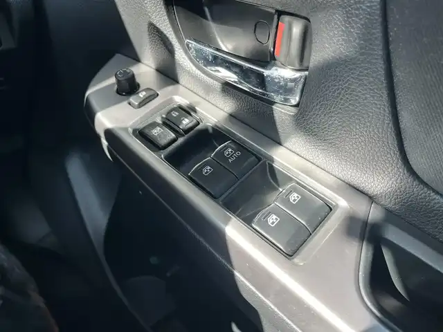 スバル インプレッサ ＸＶ 2．0i－L アイサイト 高知県 2015(平27)年 6.7万km クリスタルホワイトP 社外&CD再生&USB接続/アイサイト/アイドリングストップ/AAC/スマートキー/純正フロアマット/純正17インチアルミホイール/運転席＋助手席エアバッグ/横滑り防止装置/盗難防止装置/衝突被害軽減システム/オートライト/レーンキープアシスト/キセノンヘッドライト