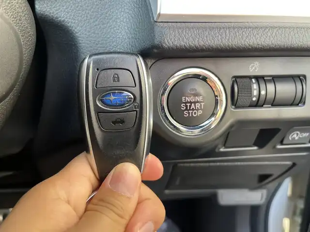 スバル インプレッサ ＸＶ 2．0i－L アイサイト 高知県 2015(平27)年 6.7万km クリスタルホワイトP 社外&CD再生&USB接続/アイサイト/アイドリングストップ/AAC/スマートキー/純正フロアマット/純正17インチアルミホイール/運転席＋助手席エアバッグ/横滑り防止装置/盗難防止装置/衝突被害軽減システム/オートライト/レーンキープアシスト/キセノンヘッドライト