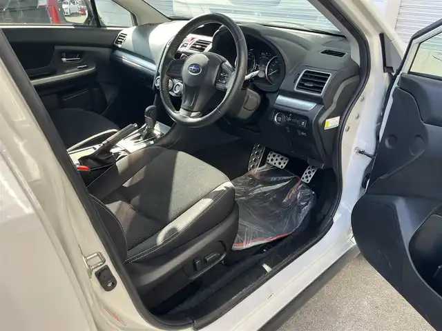 スバル インプレッサ ＸＶ 2．0i－L アイサイト 高知県 2015(平27)年 6.7万km クリスタルホワイトP 社外&CD再生&USB接続/アイサイト/アイドリングストップ/AAC/スマートキー/純正フロアマット/純正17インチアルミホイール/運転席＋助手席エアバッグ/横滑り防止装置/盗難防止装置/衝突被害軽減システム/オートライト/レーンキープアシスト/キセノンヘッドライト