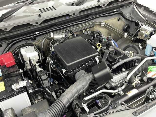 スズキ ジムニー シエラ JC 宮城県 2024(令6)年 1.3万km ミディアムグレー 禁煙車/７インチワイドKENWOOD彩速ナビMDV-S711HDW/（BT/フルセグTV/AM/FM）/LBWKバイザー/背面タイヤ/追従クルーズコントロール/バックカメラ/ETC/ダウンヒルアシストコントロール/純正15インチアルミホイール/LEDヘッドライト/シートヒーター/オートライト/デュアルセンサーブレーキサポート/誤発進抑制機能/ABS/レーンキープアシスト/衝突被害軽減システム/横滑り防止装置