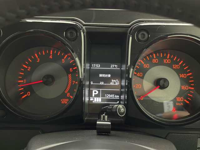 スズキ ジムニー シエラ JC 宮城県 2024(令6)年 1.3万km ミディアムグレー 禁煙車/７インチワイドKENWOOD彩速ナビMDV-S711HDW/（BT/フルセグTV/AM/FM）/LBWKバイザー/背面タイヤ/追従クルーズコントロール/バックカメラ/ETC/ダウンヒルアシストコントロール/純正15インチアルミホイール/LEDヘッドライト/シートヒーター/オートライト/デュアルセンサーブレーキサポート/誤発進抑制機能/ABS/レーンキープアシスト/衝突被害軽減システム/横滑り防止装置
