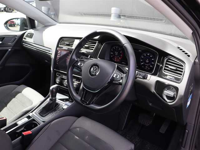 フォルクスワーゲン ゴルフ TSI ハイライン テックED 長野県 2018(平30)年 4万km 黒 ＤｉｓｃｏｖｅｒＰｒｏナビ　/バックカメラ　/ＣａｒＰｌａｙ　/ＡＣＣ　/衝突軽減ブレーキ　/レーンキープアシスト/ブラインドスポットモニター/デジタルメータークラスター　/純正１７ＡＷ　/ＬＥＤライト　/パドルシフト　/スマートキー