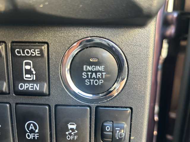 トヨタ ピクシスメガ L SAⅡ 埼玉県 2017(平29)年 4.4万km プラムブラウンパールクリスタルシャイン (株)IDOMが運営する【じしゃロン熊谷店】の自社ローン対象車両になります。こちらは現金ご利用時の価格です。自社ローンご希望の方は別途その旨お申付け下さい。/純正メモリナビ　NSZT-W66T/　CD/DVD/DTV/Bluetooth//バックカメラ/スマートアシストII/・衝突警報機能/・衝突回避支援ブレーキ機能/・誤発進抑制制御機能/・後方誤発進抑制制御機能/・車線逸脱警報機能/・先行車発進お知らせ機能/アイドリングストップ/純正14インチアルミホイール/両側パワースライドドア/純正フロアマット