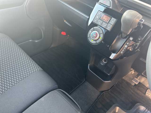 トヨタ ピクシスメガ L SAⅡ 埼玉県 2017(平29)年 4.4万km プラムブラウンパールクリスタルシャイン (株)IDOMが運営する【じしゃロン熊谷店】の自社ローン対象車両になります。こちらは現金ご利用時の価格です。自社ローンご希望の方は別途その旨お申付け下さい。/純正メモリナビ　NSZT-W66T/　CD/DVD/DTV/Bluetooth//バックカメラ/スマートアシストII/・衝突警報機能/・衝突回避支援ブレーキ機能/・誤発進抑制制御機能/・後方誤発進抑制制御機能/・車線逸脱警報機能/・先行車発進お知らせ機能/アイドリングストップ/純正14インチアルミホイール/両側パワースライドドア/純正フロアマット