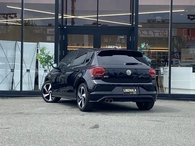 フォルクスワーゲン ポロＧＴＩ 福岡県 2019(平31)年 4.1万km 黒 ・アダプティブクルーズコントロール/・純正ナビ/BT/USB/carplay/・バックカメラ/・ドラレコ/・DTV/・ETC2.0/・純正17AW/・アンビエントライト/・LEDライト/・スペアキー/・保証書/・取扱説明書