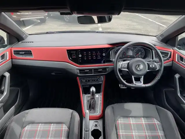 フォルクスワーゲン ポロＧＴＩ 福岡県 2019(平31)年 4.1万km 黒 ・アダプティブクルーズコントロール/・純正ナビ/BT/USB/carplay/・バックカメラ/・ドラレコ/・DTV/・ETC2.0/・純正17AW/・アンビエントライト/・LEDライト/・スペアキー/・保証書/・取扱説明書