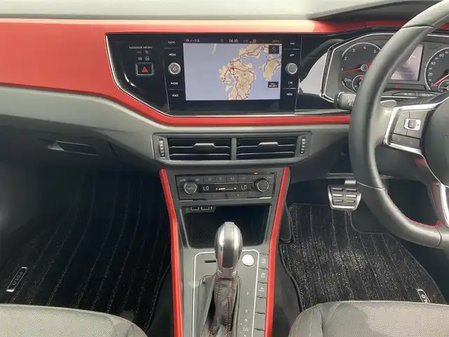 フォルクスワーゲン ポロＧＴＩ 福岡県 2019(平31)年 4.1万km 黒 ・アダプティブクルーズコントロール/・純正ナビ/BT/USB/carplay/・バックカメラ/・ドラレコ/・DTV/・ETC2.0/・純正17AW/・アンビエントライト/・LEDライト/・スペアキー/・保証書/・取扱説明書