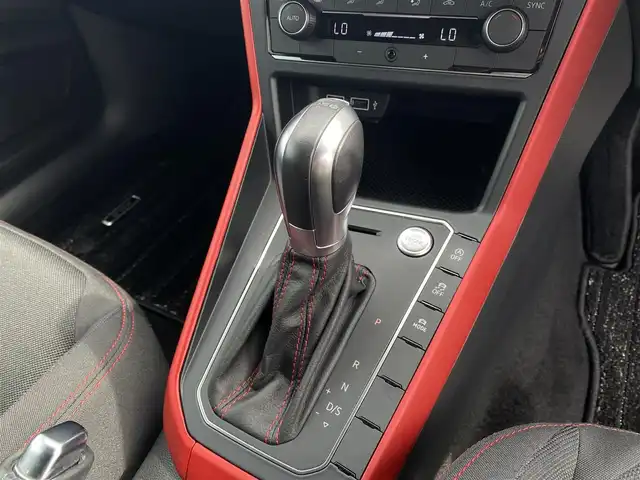 フォルクスワーゲン ポロＧＴＩ 福岡県 2019(平31)年 4.1万km 黒 ・アダプティブクルーズコントロール/・純正ナビ/BT/USB/carplay/・バックカメラ/・ドラレコ/・DTV/・ETC2.0/・純正17AW/・アンビエントライト/・LEDライト/・スペアキー/・保証書/・取扱説明書