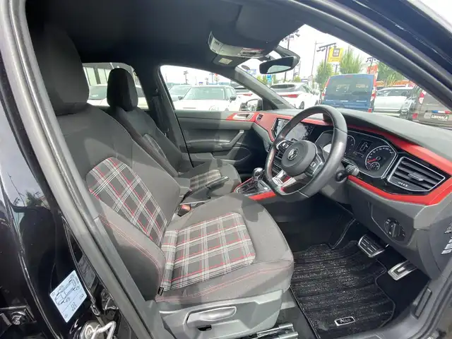 フォルクスワーゲン ポロＧＴＩ 福岡県 2019(平31)年 4.1万km 黒 ・アダプティブクルーズコントロール/・純正ナビ/BT/USB/carplay/・バックカメラ/・ドラレコ/・DTV/・ETC2.0/・純正17AW/・アンビエントライト/・LEDライト/・スペアキー/・保証書/・取扱説明書