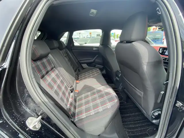 フォルクスワーゲン ポロＧＴＩ 福岡県 2019(平31)年 4.1万km 黒 ・アダプティブクルーズコントロール/・純正ナビ/BT/USB/carplay/・バックカメラ/・ドラレコ/・DTV/・ETC2.0/・純正17AW/・アンビエントライト/・LEDライト/・スペアキー/・保証書/・取扱説明書