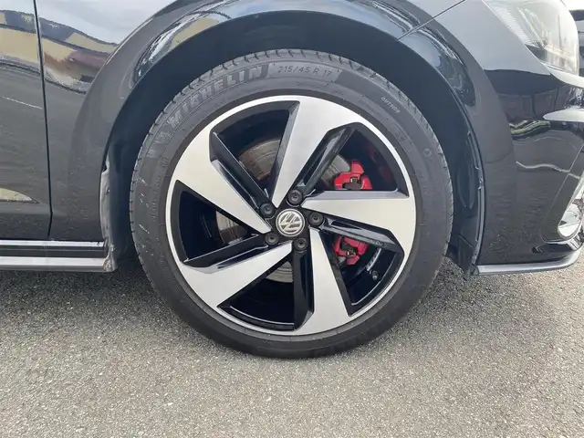 フォルクスワーゲン ポロＧＴＩ 福岡県 2019(平31)年 4.1万km 黒 ・アダプティブクルーズコントロール/・純正ナビ/BT/USB/carplay/・バックカメラ/・ドラレコ/・DTV/・ETC2.0/・純正17AW/・アンビエントライト/・LEDライト/・スペアキー/・保証書/・取扱説明書