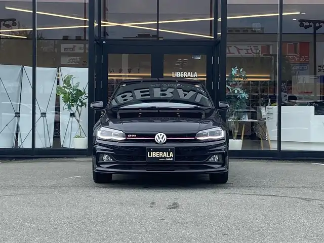 フォルクスワーゲン ポロＧＴＩ 福岡県 2019(平31)年 4.1万km 黒 ・アダプティブクルーズコントロール/・純正ナビ/BT/USB/carplay/・バックカメラ/・ドラレコ/・DTV/・ETC2.0/・純正17AW/・アンビエントライト/・LEDライト/・スペアキー/・保証書/・取扱説明書