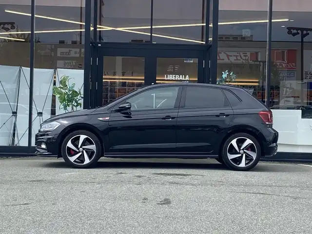 フォルクスワーゲン ポロＧＴＩ 福岡県 2019(平31)年 4.1万km 黒 ・アダプティブクルーズコントロール/・純正ナビ/BT/USB/carplay/・バックカメラ/・ドラレコ/・DTV/・ETC2.0/・純正17AW/・アンビエントライト/・LEDライト/・スペアキー/・保証書/・取扱説明書