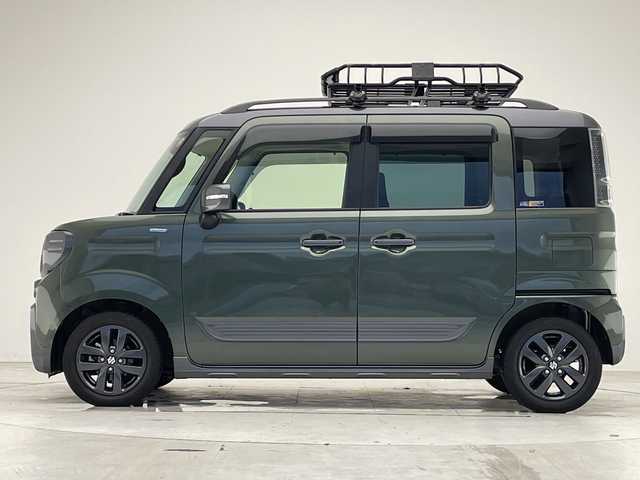 スズキ スペーシア ギア HYBRID XZターボ 愛知県 2023(令5)年 2.6万km クールカーキパールメタリック/ガンメタリック2トーン 純正8型ナビ　ＳＤカードなし/両側パワースライドドア/レーダークルーズコントロール/シートヒーター/バックカメラ/ヘッドアップディスプレイ/純正アルミホイール/コーナーセンサー/ルーフレール/LEDヘッドライト/パドルシフト/レーンキープアシスト/オートマチックハイビーム/ETC/衝突軽減システム/フルセグ/CD DVD/Bluetooth/ルーフキャリア/ステアリングスイッチ/スマートキー/プッシュスタート