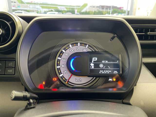 スズキ スペーシア ギア HYBRID XZターボ 愛知県 2023(令5)年 2.6万km クールカーキパールメタリック/ガンメタリック2トーン 純正8型ナビ　ＳＤカードなし/両側パワースライドドア/レーダークルーズコントロール/シートヒーター/バックカメラ/ヘッドアップディスプレイ/純正アルミホイール/コーナーセンサー/ルーフレール/LEDヘッドライト/パドルシフト/レーンキープアシスト/オートマチックハイビーム/ETC/衝突軽減システム/フルセグ/CD DVD/Bluetooth/ルーフキャリア/ステアリングスイッチ/スマートキー/プッシュスタート