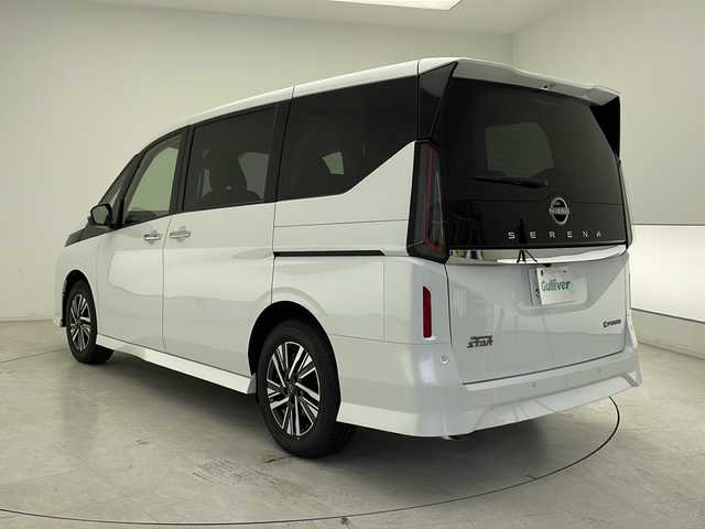 日産 セレナ e－パワー ハイウェイスター V 千葉県 2025(令7)年 0.1千km プリズムホワイト 登録済未使用者/衝突被害軽減システム/レーンキープアシスト/レーダークルーズコントロール/ブラインドスポットモニター/コーナーセンサー（前後）/純正フリップダウンモニター/ワイヤレス充電/デジタルインナーミラー/HDMI/純正メモリナビ/　（Bluetooth/USB/フルセグTV）/全方位カメラ/純正ビルトインETC2.0/純正ドライブレコーダー（前後）/両側パワースライドドア/パワーステアリング/3列シート/オートハイビーム/LEDヘッドライト/純正16インチアルミホイール