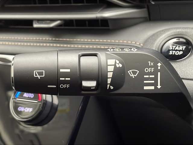 日産 セレナ e－パワー ハイウェイスター V 千葉県 2025(令7)年 0.1千km プリズムホワイト 登録済未使用者/衝突被害軽減システム/レーンキープアシスト/レーダークルーズコントロール/ブラインドスポットモニター/コーナーセンサー（前後）/純正フリップダウンモニター/ワイヤレス充電/デジタルインナーミラー/HDMI/純正メモリナビ/　（Bluetooth/USB/フルセグTV）/全方位カメラ/純正ビルトインETC2.0/純正ドライブレコーダー（前後）/両側パワースライドドア/パワーステアリング/3列シート/オートハイビーム/LEDヘッドライト/純正16インチアルミホイール