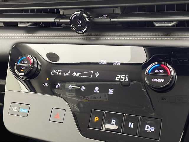日産 セレナ e－パワー ハイウェイスター V 千葉県 2025(令7)年 0.1千km プリズムホワイト 登録済未使用者/衝突被害軽減システム/レーンキープアシスト/レーダークルーズコントロール/ブラインドスポットモニター/コーナーセンサー（前後）/純正フリップダウンモニター/ワイヤレス充電/デジタルインナーミラー/HDMI/純正メモリナビ/　（Bluetooth/USB/フルセグTV）/全方位カメラ/純正ビルトインETC2.0/純正ドライブレコーダー（前後）/両側パワースライドドア/パワーステアリング/3列シート/オートハイビーム/LEDヘッドライト/純正16インチアルミホイール