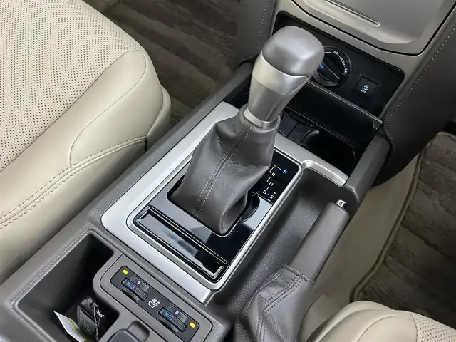 トヨタ ランドクルーザー プラド TX Lパッケージ マットブラED 道央・札幌 2022(令4)年 1.6万km ホワイトパールクリスタルシャイン ・ワンオーナー/・４WD/・メーカーナビ/　CD/DVD/SD/BT/フルセグ/・バックカメラ/・ビルトインETC/・トヨタセーフティセンス/・レーダークルーズコントロール/・クリアランスソナー/・オートハイビーム/・PCS/・RSA/・レザーシート/・前席パワーシート/・前席シートヒーター/・前席シートベンチレーション/・プッシュスタート/・スマートキー/・LEDヘッドライト/・フォグライト/・オートライト/・純正フロアマット/・ドアバイザー