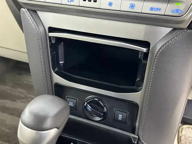 トヨタ ランドクルーザー プラド TX Lパッケージ マットブラED 道央・札幌 2022(令4)年 1.6万km ホワイトパールクリスタルシャイン ・ワンオーナー/・４WD/・メーカーナビ/　CD/DVD/SD/BT/フルセグ/・バックカメラ/・ビルトインETC/・トヨタセーフティセンス/・レーダークルーズコントロール/・クリアランスソナー/・オートハイビーム/・PCS/・RSA/・レザーシート/・前席パワーシート/・前席シートヒーター/・前席シートベンチレーション/・プッシュスタート/・スマートキー/・LEDヘッドライト/・フォグライト/・オートライト/・純正フロアマット/・ドアバイザー