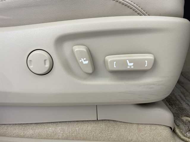 トヨタ ランドクルーザー プラド TX Lパッケージ マットブラED 愛知県 2022(令4)年 1.6万km ホワイトパールクリスタルシャイン ４WD/純正メーカーナビ/・CD/DVD/SD/BT/フルセグ/バックカメラ/ビルトインETC/トヨタセーフティセンス/レーダークルーズコントロール/クリアランスソナー/オートハイビーム/レザーシート/前席パワーシート/前席シートヒーター/前席シートベンチレーション/プッシュスタート/スマートキー/スペアキー１本/LEDヘッドライト/フォグライト/オートライト/純正フロアマット/ドアバイザー