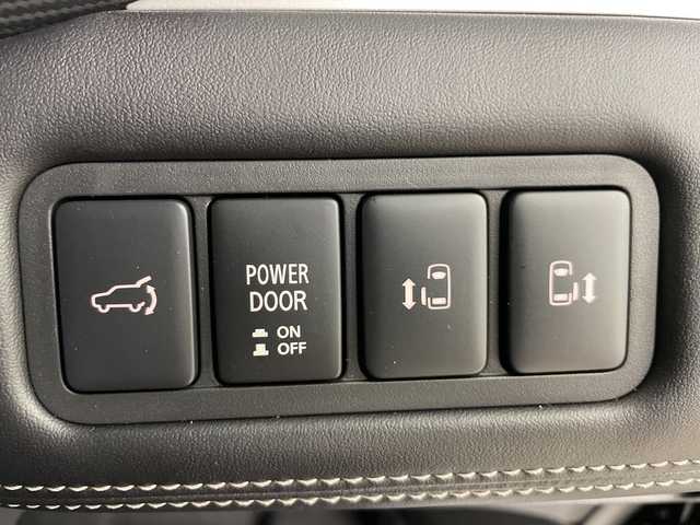 三菱 デリカＤ：５ シャモニー 道央・札幌 2025(令7)年 0.1千km 黒Ⅱ ・CHAMONIX (8人)　4WD/・　e-Assist  /寒冷地仕様/・オリジナルナビ取付パッケージ/色番X47X42/・マルチアラウンドモニタ-/・＋リアモニター取付パッケージ(25300円)　/・D:5専用11型ナビゲーション(322300円)/・アルパイン　ナビ/フルセグTV/・DVD/CD再生機能　Bluetooth接続/・Apple CarPlay　Android Auto対応/・12.8型後席用モニター(143550円)/・衝突被害軽減ブレーキシステム/・レーダークルーズコントロールシステム/・オートマチックハイビーム/LEDライト/・エレクトリックテールゲート/両側パワースライドドア/・ハーフレザーシート/・運転席パワーシート/前席シートヒーター/・パドルシフト/ウインカーミラー/・純正18インチアルミホイル/・サイド/カーテンエアバッグ/・スマートキー/スペアーキー