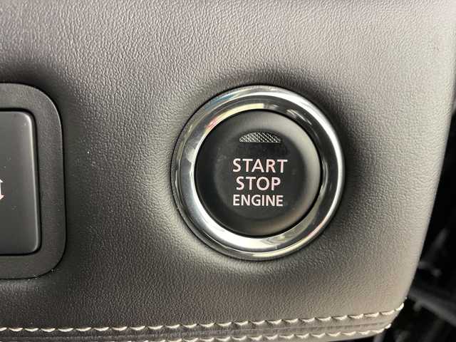 三菱 デリカＤ：５ シャモニー 道央・札幌 2025(令7)年 0.1千km 黒Ⅱ ・CHAMONIX (8人)　4WD/・　e-Assist  /寒冷地仕様/・オリジナルナビ取付パッケージ/色番X47X42/・マルチアラウンドモニタ-/・＋リアモニター取付パッケージ(25300円)　/・D:5専用11型ナビゲーション(322300円)/・アルパイン　ナビ/フルセグTV/・DVD/CD再生機能　Bluetooth接続/・Apple CarPlay　Android Auto対応/・12.8型後席用モニター(143550円)/・衝突被害軽減ブレーキシステム/・レーダークルーズコントロールシステム/・オートマチックハイビーム/LEDライト/・エレクトリックテールゲート/両側パワースライドドア/・ハーフレザーシート/・運転席パワーシート/前席シートヒーター/・パドルシフト/ウインカーミラー/・純正18インチアルミホイル/・サイド/カーテンエアバッグ/・スマートキー/スペアーキー