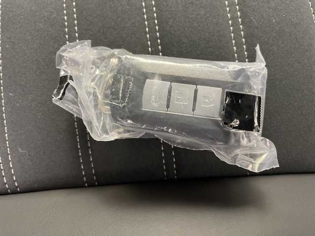 三菱 デリカＤ：５ シャモニー 道央・札幌 2025(令7)年 0.1千km 黒Ⅱ ・CHAMONIX (8人)　4WD/・　e-Assist  /寒冷地仕様/・オリジナルナビ取付パッケージ/色番X47X42/・マルチアラウンドモニタ-/・＋リアモニター取付パッケージ(25300円)　/・D:5専用11型ナビゲーション(322300円)/・アルパイン　ナビ/フルセグTV/・DVD/CD再生機能　Bluetooth接続/・Apple CarPlay　Android Auto対応/・12.8型後席用モニター(143550円)/・衝突被害軽減ブレーキシステム/・レーダークルーズコントロールシステム/・オートマチックハイビーム/LEDライト/・エレクトリックテールゲート/両側パワースライドドア/・ハーフレザーシート/・運転席パワーシート/前席シートヒーター/・パドルシフト/ウインカーミラー/・純正18インチアルミホイル/・サイド/カーテンエアバッグ/・スマートキー/スペアーキー