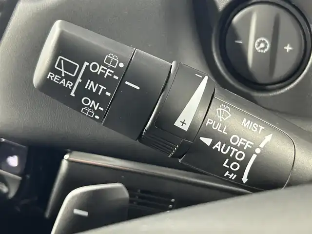 ホンダ ヴェゼル ハイブリッド e:HEV Z 佐賀県 2025(令7)年 0.1千km プラチナホワイトパール 純正ナビ　/フルセグテレビ/アップルカープレイ・アンドロイドオート/衝突被害軽減装置　/追従型クルーズコントロール　/ブラインドスポットモニター　/置くだけ充電　/シートヒーター　/ハンドルヒーター　/バックカメラ　/レーンキープアシスト　/スペアキー　/ＥＴＣ２．０/コーナーセンサー/パドルシフト/純正アルミホイール/ダウンヒルアシストコントロール/チップアップシート