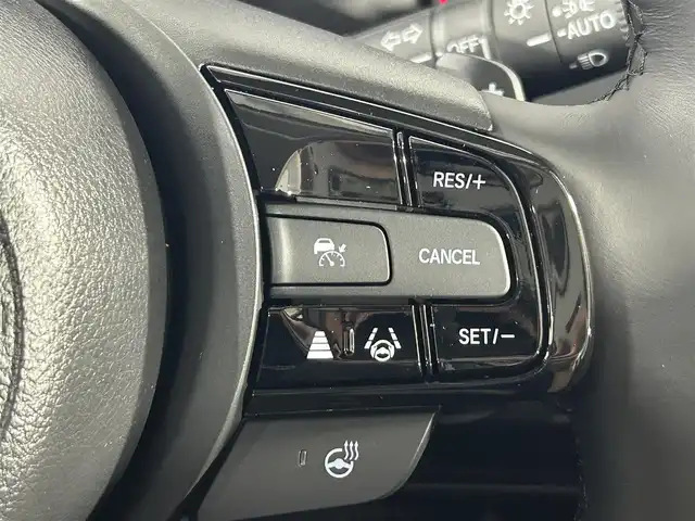 ホンダ ヴェゼル ハイブリッド e:HEV Z 佐賀県 2025(令7)年 0.1千km プラチナホワイトパール 純正ナビ　/フルセグテレビ/アップルカープレイ・アンドロイドオート/衝突被害軽減装置　/追従型クルーズコントロール　/ブラインドスポットモニター　/置くだけ充電　/シートヒーター　/ハンドルヒーター　/バックカメラ　/レーンキープアシスト　/スペアキー　/ＥＴＣ２．０/コーナーセンサー/パドルシフト/純正アルミホイール/ダウンヒルアシストコントロール/チップアップシート