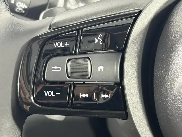 ホンダ ヴェゼル ハイブリッド e:HEV Z 佐賀県 2025(令7)年 0.1千km プラチナホワイトパール 純正ナビ　/フルセグテレビ/アップルカープレイ・アンドロイドオート/衝突被害軽減装置　/追従型クルーズコントロール　/ブラインドスポットモニター　/置くだけ充電　/シートヒーター　/ハンドルヒーター　/バックカメラ　/レーンキープアシスト　/スペアキー　/ＥＴＣ２．０/コーナーセンサー/パドルシフト/純正アルミホイール/ダウンヒルアシストコントロール/チップアップシート