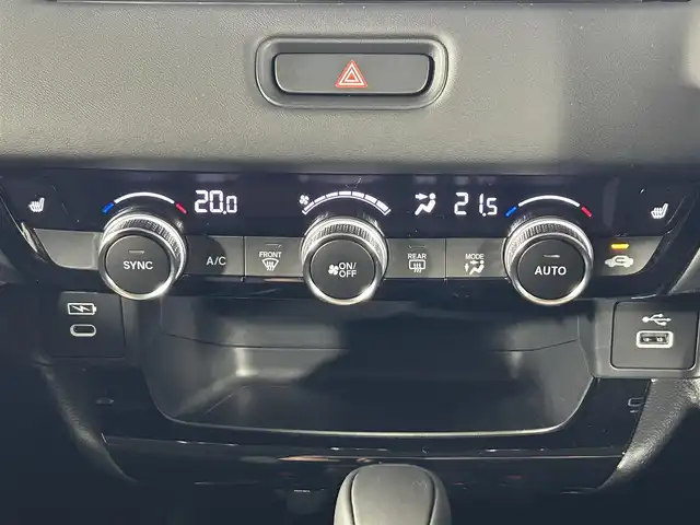 ホンダ ヴェゼル ハイブリッド e:HEV Z 佐賀県 2025(令7)年 0.1千km プラチナホワイトパール 純正ナビ　/フルセグテレビ/アップルカープレイ・アンドロイドオート/衝突被害軽減装置　/追従型クルーズコントロール　/ブラインドスポットモニター　/置くだけ充電　/シートヒーター　/ハンドルヒーター　/バックカメラ　/レーンキープアシスト　/スペアキー　/ＥＴＣ２．０/コーナーセンサー/パドルシフト/純正アルミホイール/ダウンヒルアシストコントロール/チップアップシート