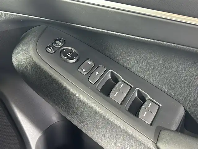 ホンダ ヴェゼル ハイブリッド e:HEV Z 佐賀県 2025(令7)年 0.1千km プラチナホワイトパール 純正ナビ　/フルセグテレビ/アップルカープレイ・アンドロイドオート/衝突被害軽減装置　/追従型クルーズコントロール　/ブラインドスポットモニター　/置くだけ充電　/シートヒーター　/ハンドルヒーター　/バックカメラ　/レーンキープアシスト　/スペアキー　/ＥＴＣ２．０/コーナーセンサー/パドルシフト/純正アルミホイール/ダウンヒルアシストコントロール/チップアップシート