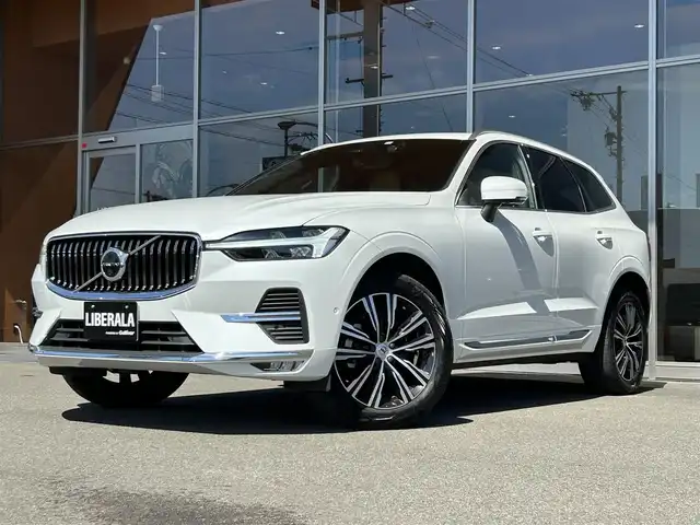 ボルボ ボルボ ＸＣ６０ B5 AWD インスクリプション 岐阜県 2022(令4)年 2.5万km パール ワンオーナー/Bowers&Wilkinsプレミアムサウンド・オーディオシステム/チルトアップ機構付電動パノラマ・ガラス・サンルーフ/Google Apps and Services/　ナビゲーションシステム  Google マップ/　音声操作システム  Google アシスタント/　アプリケーション  Google Play/City Safety（衝突回避・被害軽減ブレーキシステム）/歩行者・サイクリスト・大型動物検知機能（夜間含む）/インターセクション・サポート（右折時対向車検知機能）/オンカミング・レーン・ミティゲーション（対向車線衝突回避支援機能）/レーンキーピングエイド/ドライバーアラートコントロール/ロードサインインフォメーション/リア衝突回避被害軽減ブレーキシステム/パイロット・アシスト/全車速追従機能付ACC/後車衝突回避支援機能付ブラインドスポットインフォメーションシステム/衝突回避・被害軽減ブレーキ機能付CTAクロストラフィックアラート/フル・アクティブ・ハイビーム/360°ビューカメラ/先行車発進告知機能