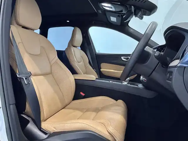 ボルボ ボルボ ＸＣ６０ B5 AWD インスクリプション 岐阜県 2022(令4)年 2.5万km パール ワンオーナー/Bowers&Wilkinsプレミアムサウンド・オーディオシステム/チルトアップ機構付電動パノラマ・ガラス・サンルーフ/Google Apps and Services/　ナビゲーションシステム  Google マップ/　音声操作システム  Google アシスタント/　アプリケーション  Google Play/City Safety（衝突回避・被害軽減ブレーキシステム）/歩行者・サイクリスト・大型動物検知機能（夜間含む）/インターセクション・サポート（右折時対向車検知機能）/オンカミング・レーン・ミティゲーション（対向車線衝突回避支援機能）/レーンキーピングエイド/ドライバーアラートコントロール/ロードサインインフォメーション/リア衝突回避被害軽減ブレーキシステム/パイロット・アシスト/全車速追従機能付ACC/後車衝突回避支援機能付ブラインドスポットインフォメーションシステム/衝突回避・被害軽減ブレーキ機能付CTAクロストラフィックアラート/フル・アクティブ・ハイビーム/360°ビューカメラ/先行車発進告知機能