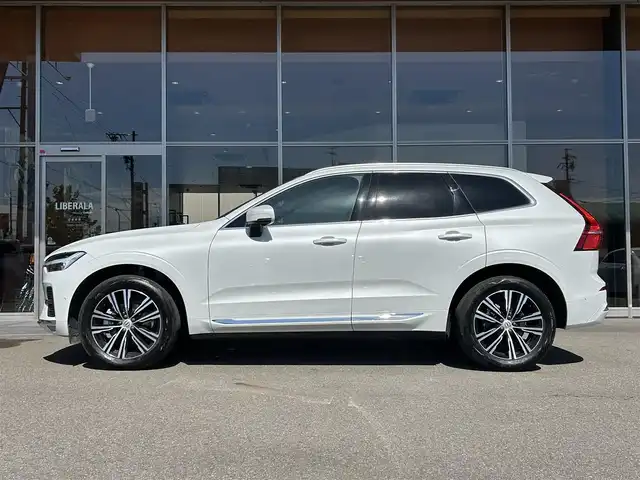 ボルボ ボルボ ＸＣ６０ B5 AWD インスクリプション 岐阜県 2022(令4)年 2.5万km パール ワンオーナー/Bowers&Wilkinsプレミアムサウンド・オーディオシステム/チルトアップ機構付電動パノラマ・ガラス・サンルーフ/Google Apps and Services/　ナビゲーションシステム  Google マップ/　音声操作システム  Google アシスタント/　アプリケーション  Google Play/City Safety（衝突回避・被害軽減ブレーキシステム）/歩行者・サイクリスト・大型動物検知機能（夜間含む）/インターセクション・サポート（右折時対向車検知機能）/オンカミング・レーン・ミティゲーション（対向車線衝突回避支援機能）/レーンキーピングエイド/ドライバーアラートコントロール/ロードサインインフォメーション/リア衝突回避被害軽減ブレーキシステム/パイロット・アシスト/全車速追従機能付ACC/後車衝突回避支援機能付ブラインドスポットインフォメーションシステム/衝突回避・被害軽減ブレーキ機能付CTAクロストラフィックアラート/フル・アクティブ・ハイビーム/360°ビューカメラ/先行車発進告知機能