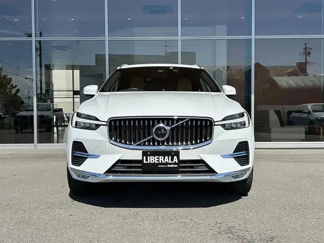 ボルボ ボルボ ＸＣ６０ B5 AWD インスクリプション 岐阜県 2022(令4)年 2.5万km パール ワンオーナー/Bowers&Wilkinsプレミアムサウンド・オーディオシステム/チルトアップ機構付電動パノラマ・ガラス・サンルーフ/Google Apps and Services/　ナビゲーションシステム  Google マップ/　音声操作システム  Google アシスタント/　アプリケーション  Google Play/City Safety（衝突回避・被害軽減ブレーキシステム）/歩行者・サイクリスト・大型動物検知機能（夜間含む）/インターセクション・サポート（右折時対向車検知機能）/オンカミング・レーン・ミティゲーション（対向車線衝突回避支援機能）/レーンキーピングエイド/ドライバーアラートコントロール/ロードサインインフォメーション/リア衝突回避被害軽減ブレーキシステム/パイロット・アシスト/全車速追従機能付ACC/後車衝突回避支援機能付ブラインドスポットインフォメーションシステム/衝突回避・被害軽減ブレーキ機能付CTAクロストラフィックアラート/フル・アクティブ・ハイビーム/360°ビューカメラ/先行車発進告知機能
