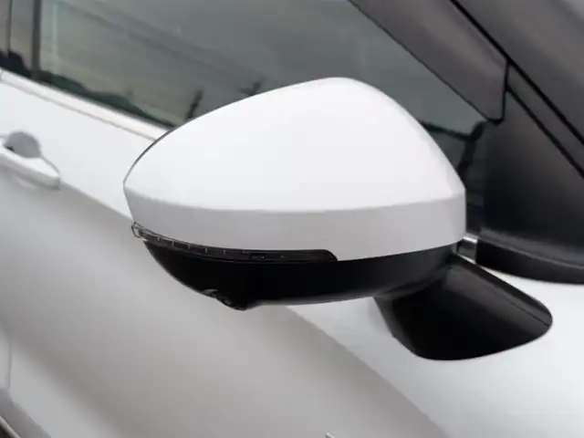 三菱 アウトランダー ＰＨＥＶ P 福井県 2022(令4)年 3.5万km ホワイトダイヤモンド 4WD/3列シート7人乗り/車検R9年5月/パノラマルーフ/9インチディスプレイナビ/フルセグ/ApplecarPlay/AndoroidAuto/BOSEプレミアムサウンド9スピーカー/全方位カメラ/パワーバックドア/レーダークルーズコントロール/車線維持支援システム/e-Asist/・衝突被害軽減ブレーキ/・車線逸脱防止支援システム/・標識認識システム/・ブラインドスポットモニター/・レーンチェンジアシスト/レザーシート/前席パワーシート/シートメモリー/シートヒーター/純正20インチAW/前後コーナーセンサー/ステアリングヒーター/ヘッドアップディスプレイ/プラグインHV/衝突被害軽減システム/レーンキープアシスト/横滑り防止装置/盗難防止装置/置くだけ充電/ビルトインETC2.0/前後ドライブレコーダー/ダブル＋サイド＋カーテンエアバッグ/スマートキー×2