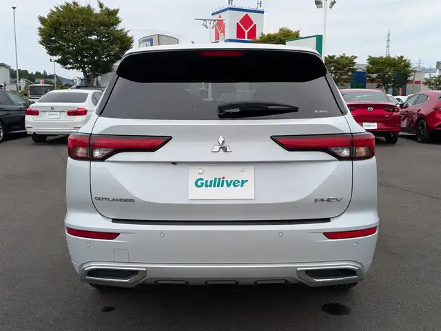三菱 アウトランダー ＰＨＥＶ P 福井県 2022(令4)年 3.5万km ホワイトダイヤモンド 4WD/3列シート7人乗り/車検R9年5月/パノラマルーフ/9インチディスプレイナビ/フルセグ/ApplecarPlay/AndoroidAuto/BOSEプレミアムサウンド9スピーカー/全方位カメラ/パワーバックドア/レーダークルーズコントロール/車線維持支援システム/e-Asist/・衝突被害軽減ブレーキ/・車線逸脱防止支援システム/・標識認識システム/・ブラインドスポットモニター/・レーンチェンジアシスト/レザーシート/前席パワーシート/シートメモリー/シートヒーター/純正20インチAW/前後コーナーセンサー/ステアリングヒーター/ヘッドアップディスプレイ/プラグインHV/衝突被害軽減システム/レーンキープアシスト/横滑り防止装置/盗難防止装置/置くだけ充電/ビルトインETC2.0/前後ドライブレコーダー/ダブル＋サイド＋カーテンエアバッグ/スマートキー×2