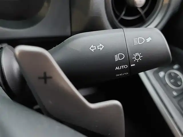 レクサス ＩＳ 東京都 2025(令7)年 0.3万km グレー LEXUSセーフティーセンス/・プリクラッシュセーフティ/・低速時加速制御/・緊急時操舵支援/・レーン トレーシング アシスト/・レーダークルーズコントロール/・オートマチックハイビーム/・ロードサインアシスト/・先行車発進告知機能/・ライバー異常時対応システム/・ブラインドスポットモニター/・後方車両への接近警報/メーカーナビ　/・FM/AM/CD/DVD/・フルセグTV/Bluetooth/全方位カメラ　/ビルトインＥＴＣ2.0　/ハーフレザーシート　/シートヒーター　/ステアリングヒーター　/純正フロアマット/純正１９インチアルミホイール/前後ドライブレコーダー/オレンジブレーキキャリパー/エンジンスタートボタン/プッシュスタート/スマートキー/オートライト /オートエアコン