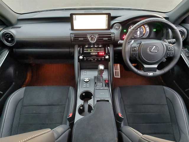 レクサス ＩＳ 300h Fスポーツ モードブラックⅣ 東京都 2025(令7)年 0.3万km グレー LEXUSセーフティーセンス/・プリクラッシュセーフティ/・低速時加速制御/・緊急時操舵支援/・レーン トレーシング アシスト/・レーダークルーズコントロール/・オートマチックハイビーム/・ロードサインアシスト/・先行車発進告知機能/・ライバー異常時対応システム/・ブラインドスポットモニター/・後方車両への接近警報/メーカーナビ　/・FM/AM/CD/DVD/・フルセグTV/Bluetooth/全方位カメラ　/ビルトインＥＴＣ2.0　/ハーフレザーシート　/シートヒーター　/ステアリングヒーター　/純正フロアマット/純正１９インチアルミホイール/前後ドライブレコーダー/オレンジブレーキキャリパー/エンジンスタートボタン/プッシュスタート/スマートキー/オートライト /オートエアコン