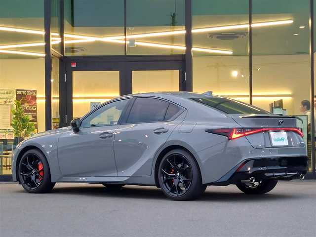 レクサス ＩＳ 300h Fスポーツ モードブラックⅣ 東京都 2025(令7)年 0.3万km グレー LEXUSセーフティーセンス/・プリクラッシュセーフティ/・低速時加速制御/・緊急時操舵支援/・レーン トレーシング アシスト/・レーダークルーズコントロール/・オートマチックハイビーム/・ロードサインアシスト/・先行車発進告知機能/・ライバー異常時対応システム/・ブラインドスポットモニター/・後方車両への接近警報/メーカーナビ　/・FM/AM/CD/DVD/・フルセグTV/Bluetooth/全方位カメラ　/ビルトインＥＴＣ2.0　/ハーフレザーシート　/シートヒーター　/ステアリングヒーター　/純正フロアマット/純正１９インチアルミホイール/前後ドライブレコーダー/オレンジブレーキキャリパー/エンジンスタートボタン/プッシュスタート/スマートキー/オートライト /オートエアコン