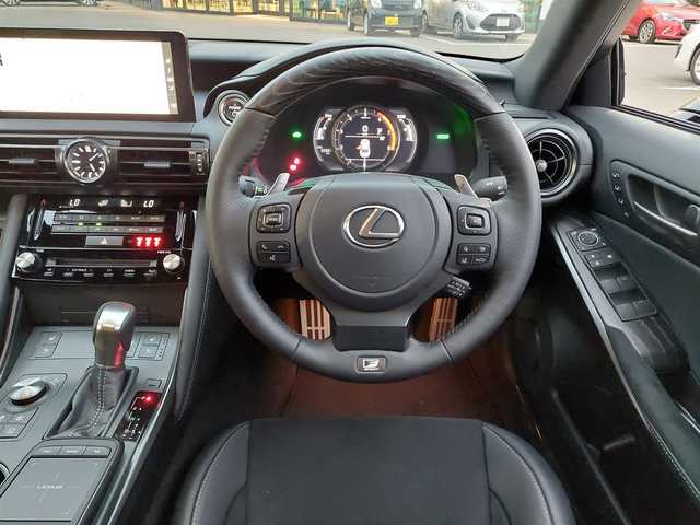 レクサス ＩＳ 300h Fスポーツ モードブラックⅣ 東京都 2025(令7)年 0.3万km グレー LEXUSセーフティーセンス/・プリクラッシュセーフティ/・低速時加速制御/・緊急時操舵支援/・レーン トレーシング アシスト/・レーダークルーズコントロール/・オートマチックハイビーム/・ロードサインアシスト/・先行車発進告知機能/・ライバー異常時対応システム/・ブラインドスポットモニター/・後方車両への接近警報/メーカーナビ　/・FM/AM/CD/DVD/・フルセグTV/Bluetooth/全方位カメラ　/ビルトインＥＴＣ2.0　/ハーフレザーシート　/シートヒーター　/ステアリングヒーター　/純正フロアマット/純正１９インチアルミホイール/前後ドライブレコーダー/オレンジブレーキキャリパー/エンジンスタートボタン/プッシュスタート/スマートキー/オートライト /オートエアコン