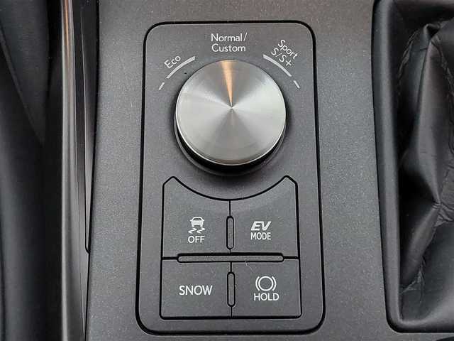 レクサス ＩＳ 300h Fスポーツ モードブラックⅣ 東京都 2025(令7)年 0.3万km グレー LEXUSセーフティーセンス/・プリクラッシュセーフティ/・低速時加速制御/・緊急時操舵支援/・レーン トレーシング アシスト/・レーダークルーズコントロール/・オートマチックハイビーム/・ロードサインアシスト/・先行車発進告知機能/・ライバー異常時対応システム/・ブラインドスポットモニター/・後方車両への接近警報/メーカーナビ　/・FM/AM/CD/DVD/・フルセグTV/Bluetooth/全方位カメラ　/ビルトインＥＴＣ2.0　/ハーフレザーシート　/シートヒーター　/ステアリングヒーター　/純正フロアマット/純正１９インチアルミホイール/前後ドライブレコーダー/オレンジブレーキキャリパー/エンジンスタートボタン/プッシュスタート/スマートキー/オートライト /オートエアコン