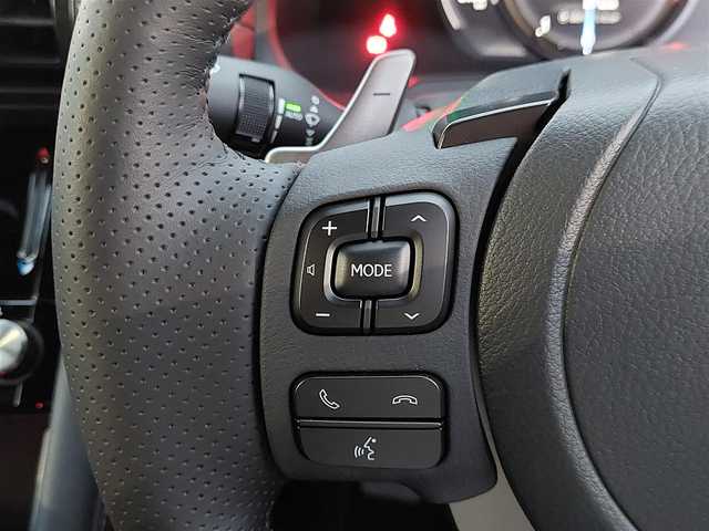 レクサス ＩＳ 300h Fスポーツ モードブラックⅣ 東京都 2025(令7)年 0.3万km グレー LEXUSセーフティーセンス/・プリクラッシュセーフティ/・低速時加速制御/・緊急時操舵支援/・レーン トレーシング アシスト/・レーダークルーズコントロール/・オートマチックハイビーム/・ロードサインアシスト/・先行車発進告知機能/・ライバー異常時対応システム/・ブラインドスポットモニター/・後方車両への接近警報/メーカーナビ　/・FM/AM/CD/DVD/・フルセグTV/Bluetooth/全方位カメラ　/ビルトインＥＴＣ2.0　/ハーフレザーシート　/シートヒーター　/ステアリングヒーター　/純正フロアマット/純正１９インチアルミホイール/前後ドライブレコーダー/オレンジブレーキキャリパー/エンジンスタートボタン/プッシュスタート/スマートキー/オートライト /オートエアコン