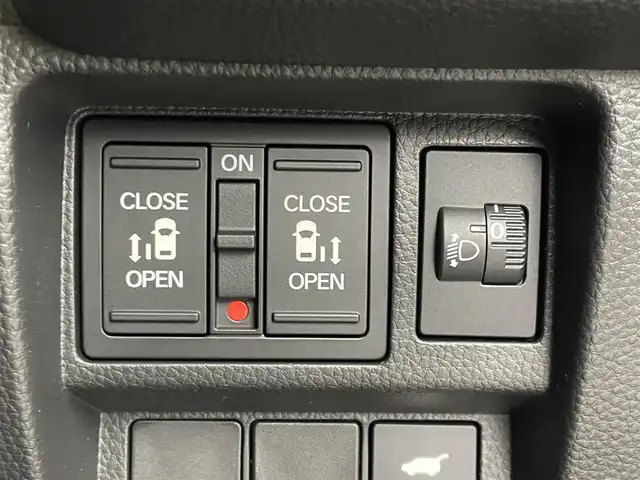 ホンダ ステップワゴン eHEV エアー EX 埼玉県 2025(令7)年 0.1千km クリスタルブラックパール 登録済未使用車　純正１１．４インチナビ　純正１５．６インチフリップダウンモニター　バックカメラ　ＢＳＭ　ホンダセンシング　アダプティブクルーズコントロール　シートヒーター　ＨＤＭＩ　オートライト　ＴＶ