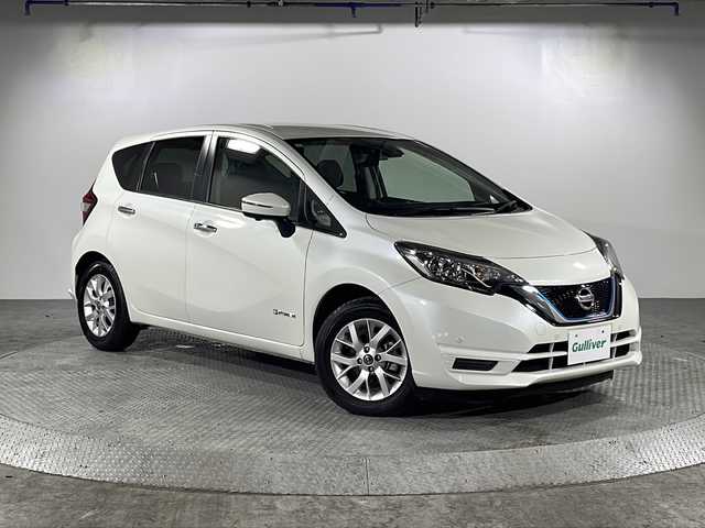 日産 ノート e－パワー X Vセレクション 沖縄県 2020(令2)年 4.9万km ブリリアントホワイトパール 県外仕入れ/禁煙車/純正ナビ/・ＣＤ／ＤＶＤ／フルセグＴＶ／Ｂｌｕｅｔｏｏｔｈ/アラウンドビューカメラ/ETC/デジタルインナーミラー/前方ドライブレコーダー/純正１５インチアルミ/スペアキー/レーンキープ/LEDヘッドライト/スマートキー/横滑り防止装置/取扱説明書