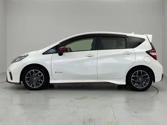 日産 ノート e－パワー ニスモ 茨城県 2018(平30)年 8.8万km ブリリアントホワイトパール 純正ナビ　/フルセグTV　/DVD再生　/Bluetooth　/アラウンドビューモニター　/スマートルームミラー　/ETC　/LEDヘッドランプ　/純正16インチAW　/スマートキー　/ドライブレコーダー